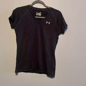 Under Armour HeatGear Semi-Fitted Shirt V-Neck Top Dark Gray Size Small